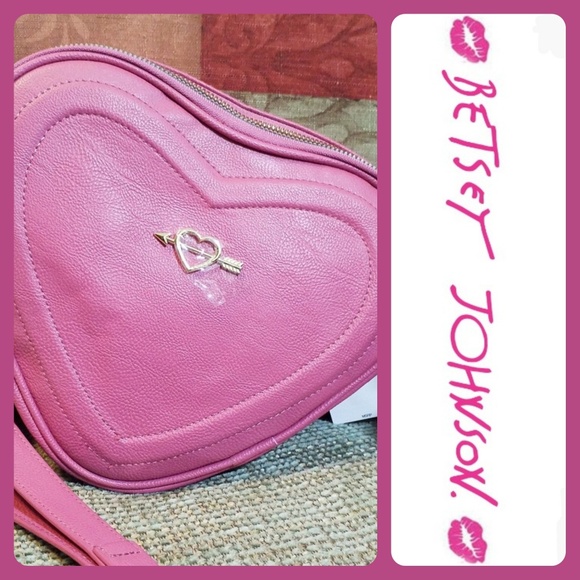 Betsey Johnson Handbags - Betsey Johnson💖Heart Crossbody NWT💖